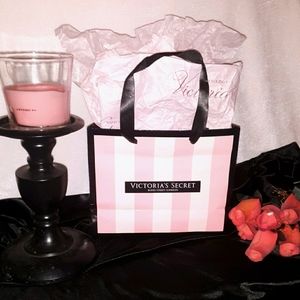 Signature Pink Stiped VS gift bag